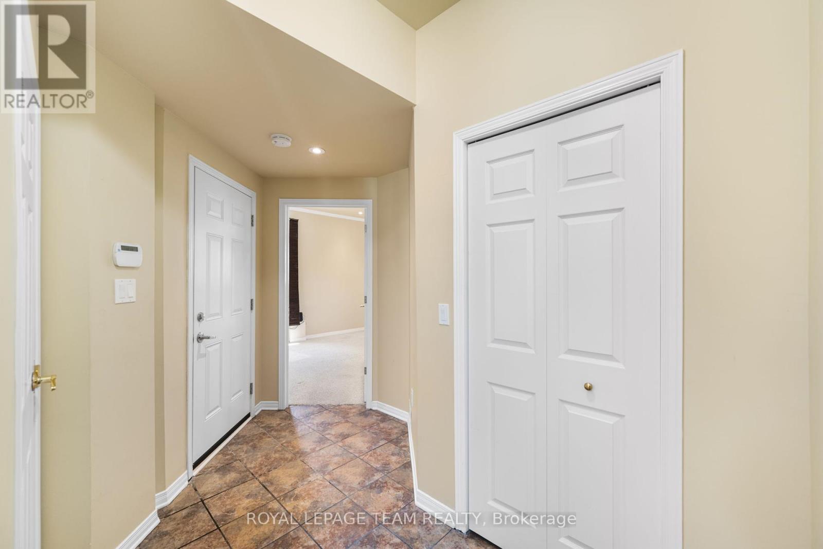 Photo 19 of 2911 Ahearn Avenue, Ottawa ON