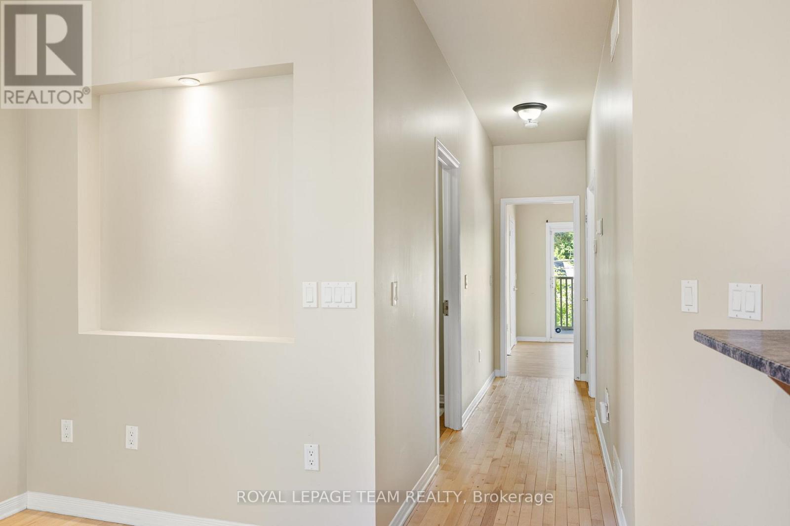 Photo 10 of 2911 Ahearn Avenue, Ottawa ON
