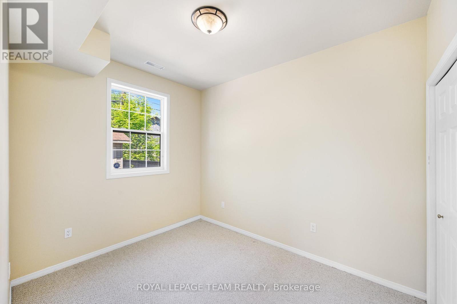 Photo 27 of 2911 Ahearn Avenue, Ottawa ON
