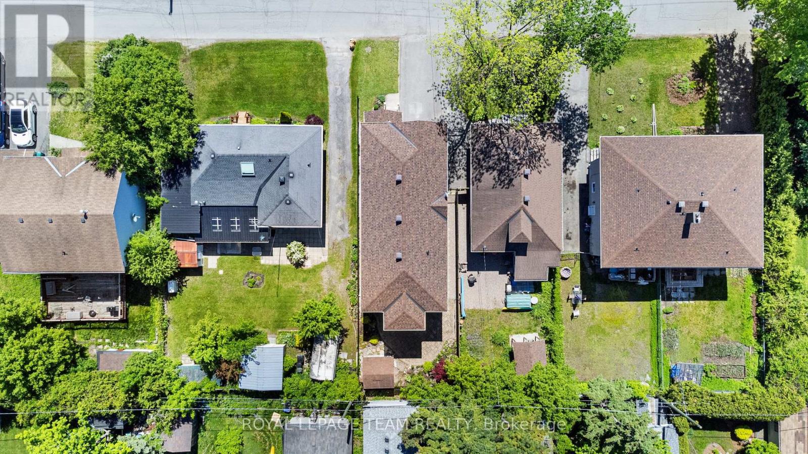 Photo 24 of 2911 Ahearn Avenue, Ottawa ON
