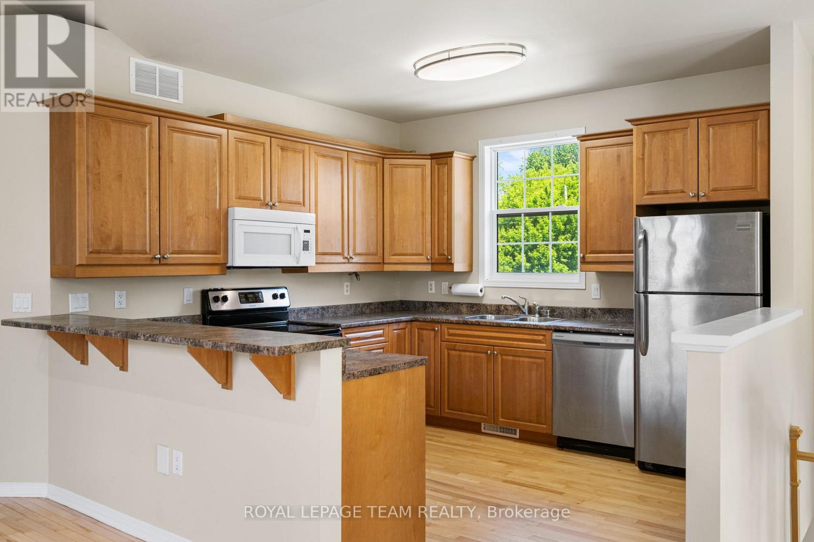 Photo 16 of 2911 Ahearn Avenue, Ottawa ON