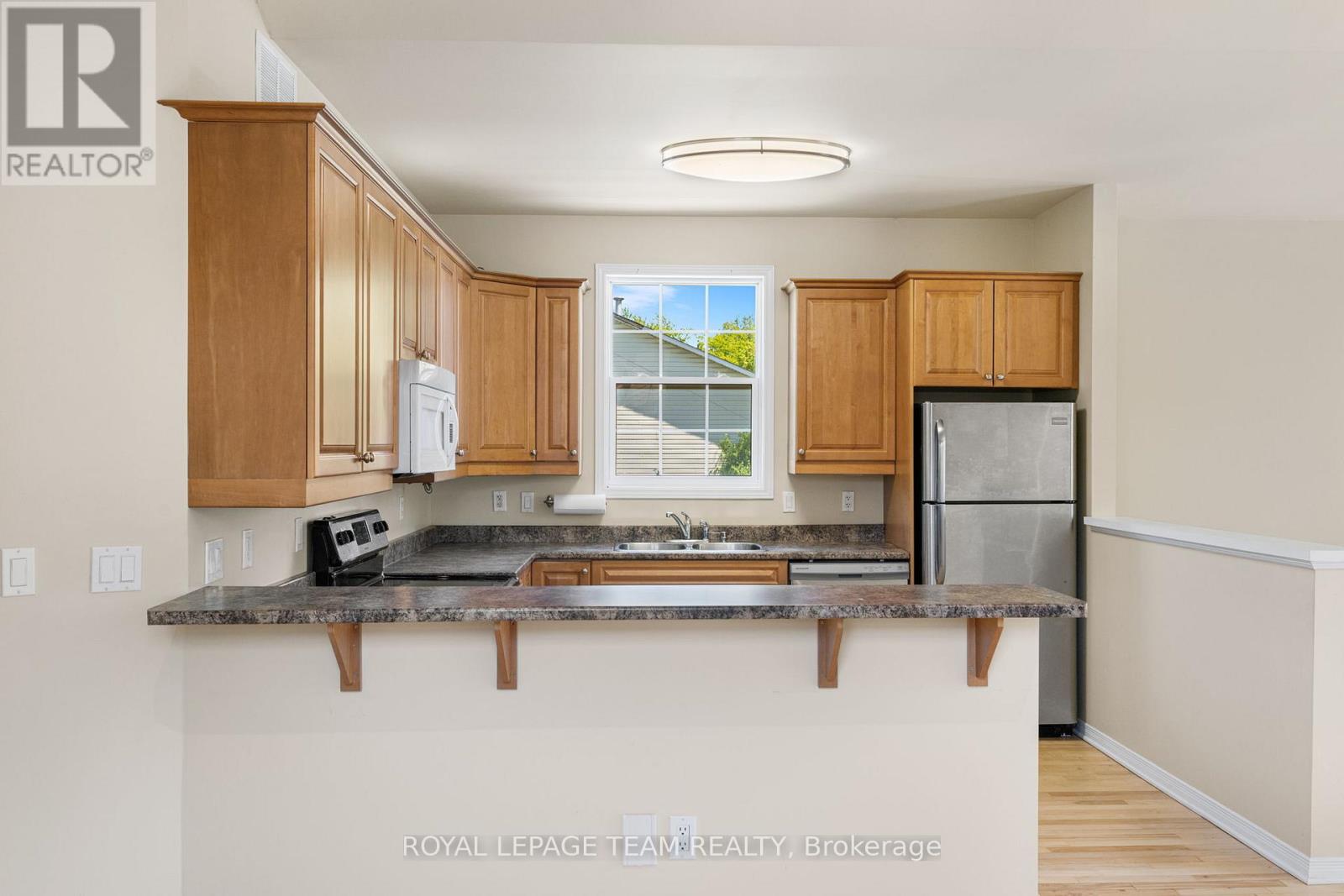 Photo 25 of 2911 Ahearn Avenue, Ottawa ON