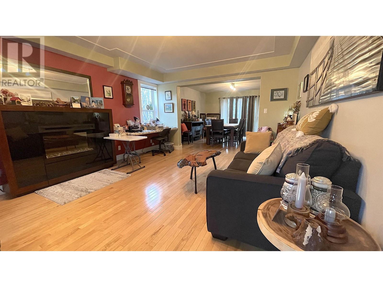 1022 JUBILEE CRESCENT