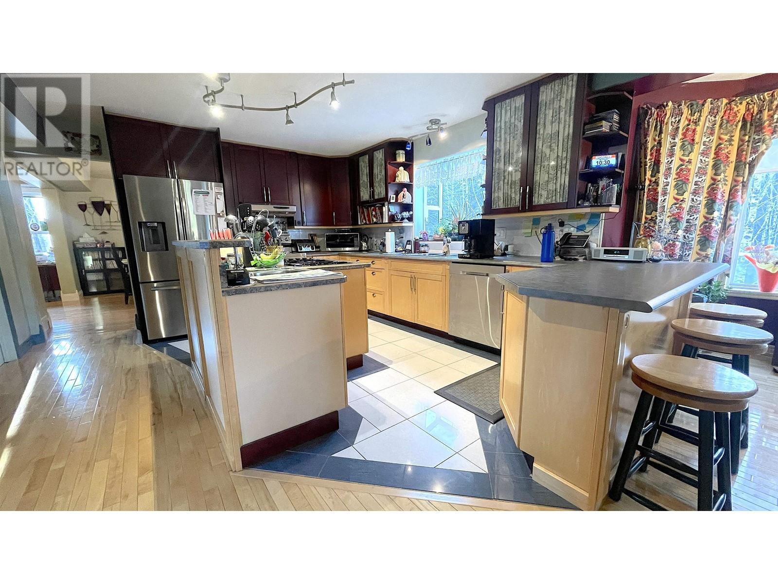 1022 JUBILEE CRESCENT