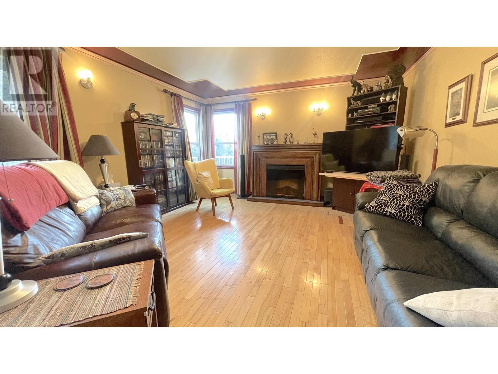 1022 JUBILEE CRESCENT