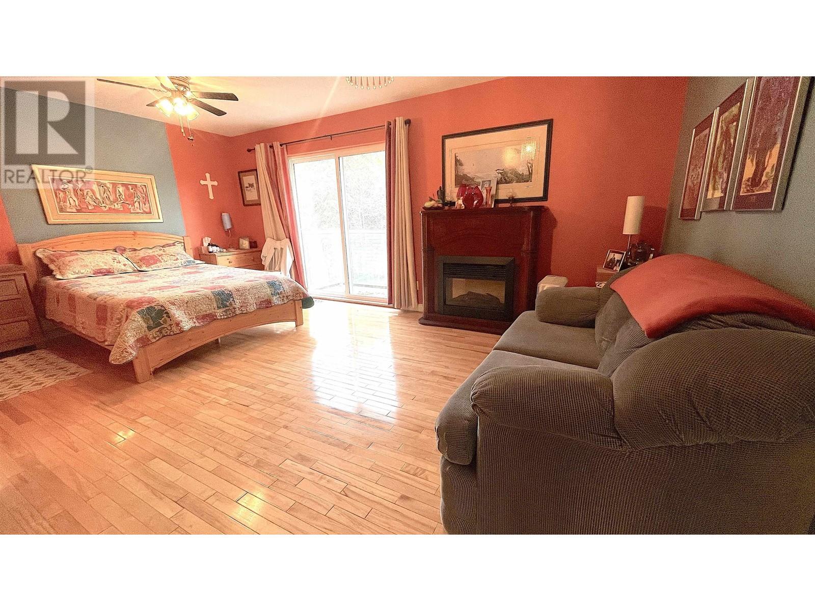 1022 JUBILEE CRESCENT