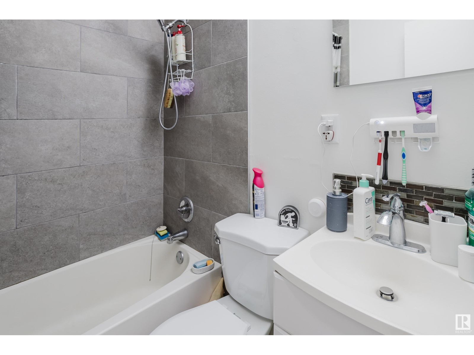 Single Family House Bungalow for Sale in /  AV NW Edmonton 