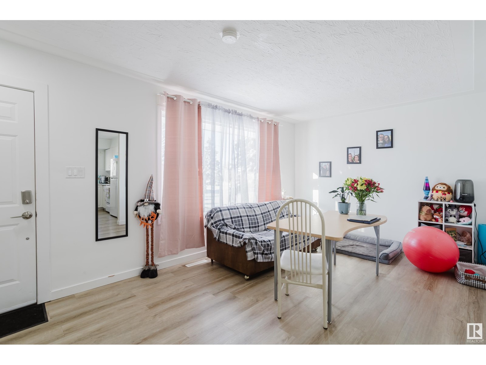 Single Family House Bungalow for Sale in /  AV NW Edmonton 