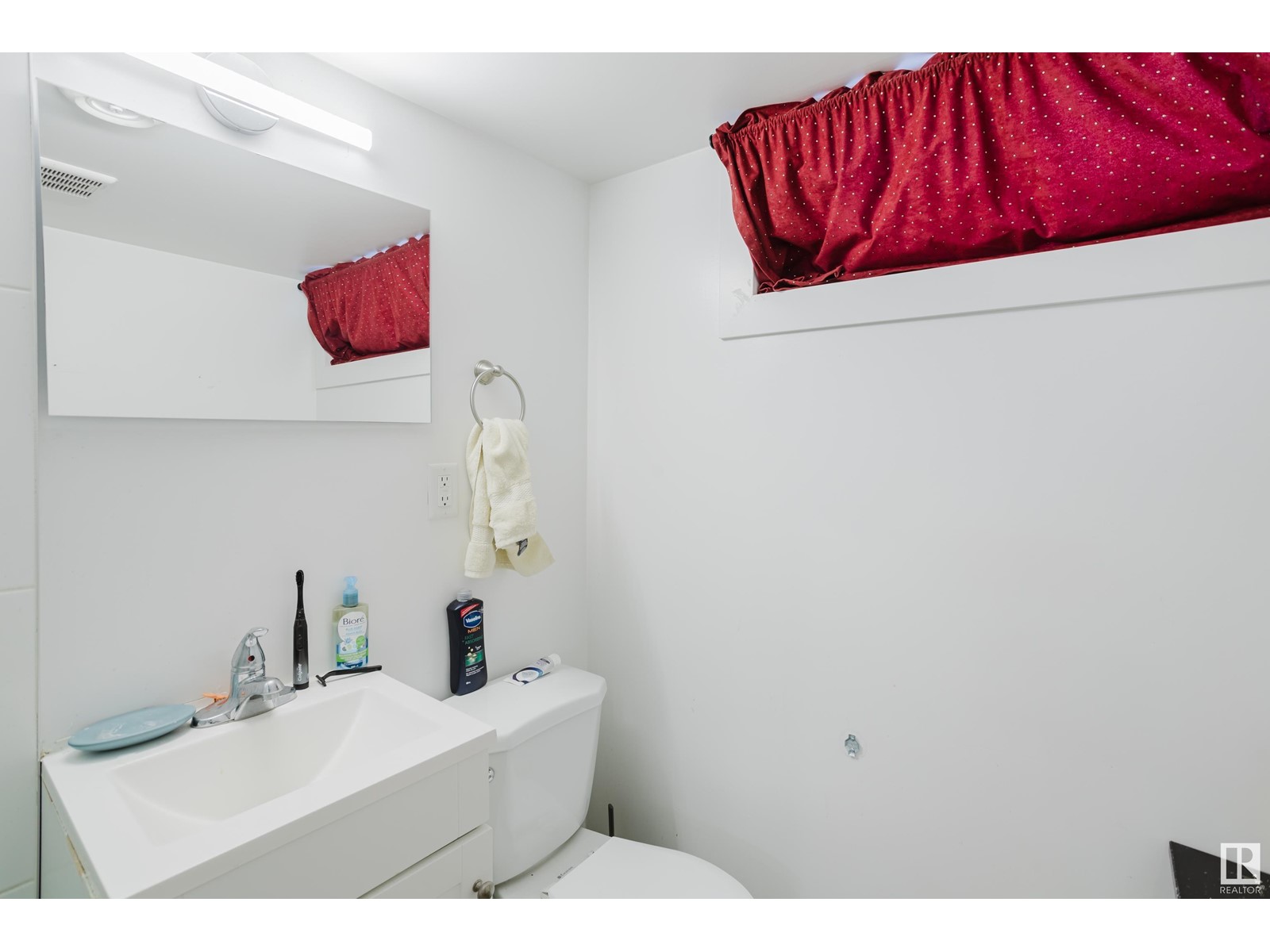 Single Family House Bungalow for Sale in /  AV NW Edmonton 