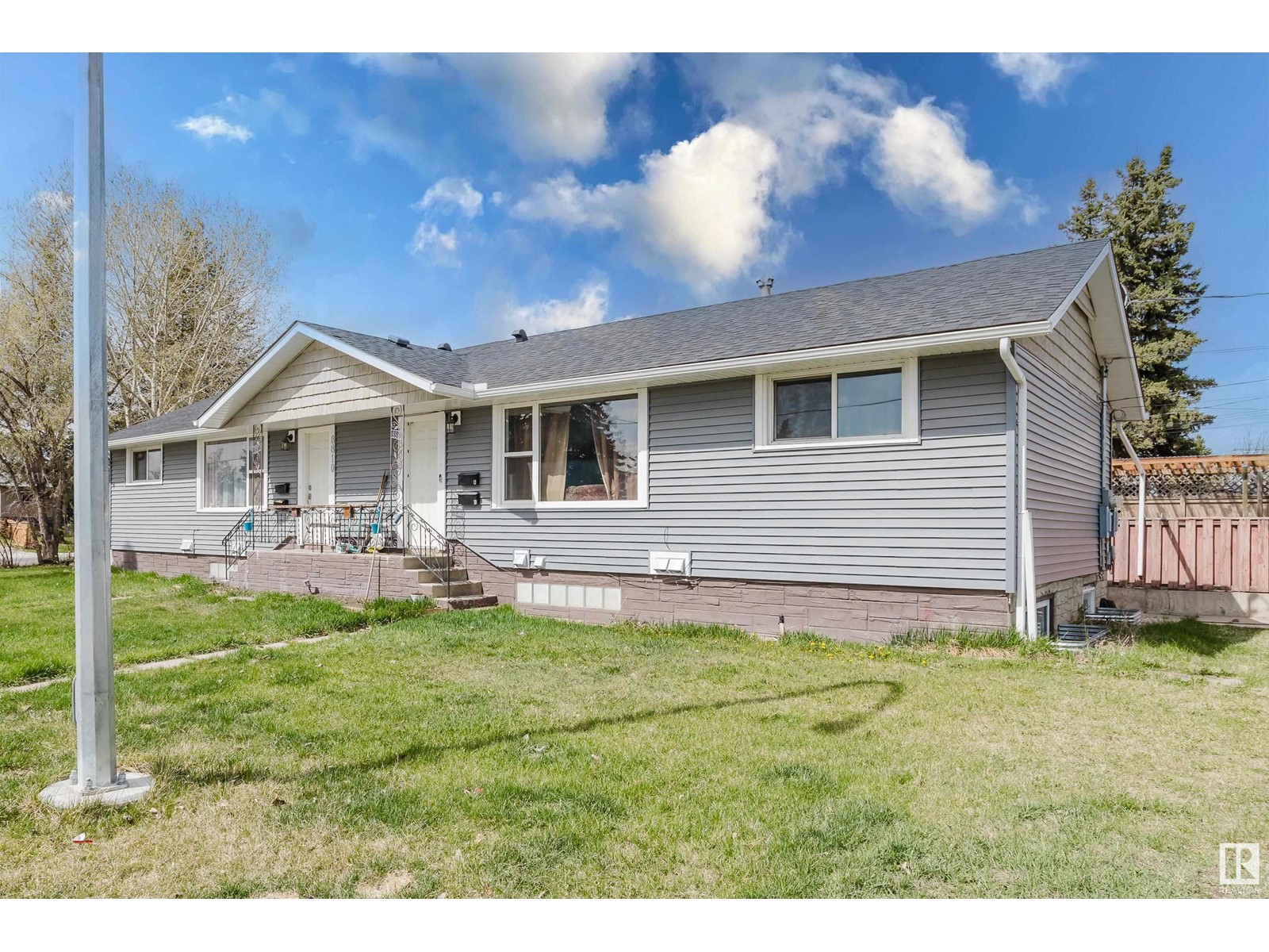 Single Family House Bungalow for Sale in /  AV NW Edmonton 