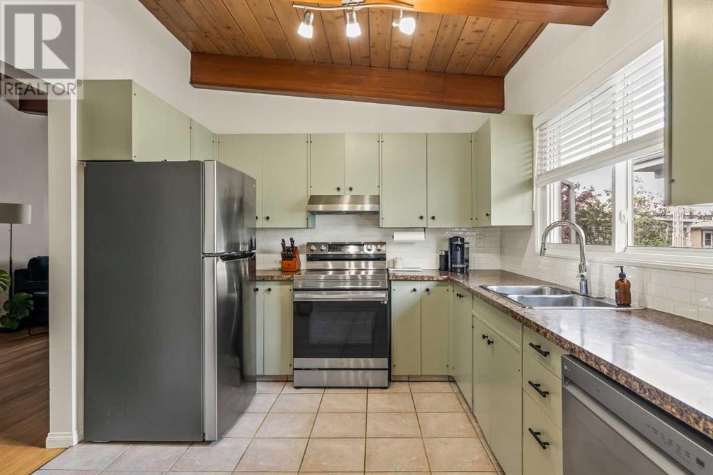 Single Family House Bungalow for Sale in  Kingsmere Crescent SW Kingsland Calgary 