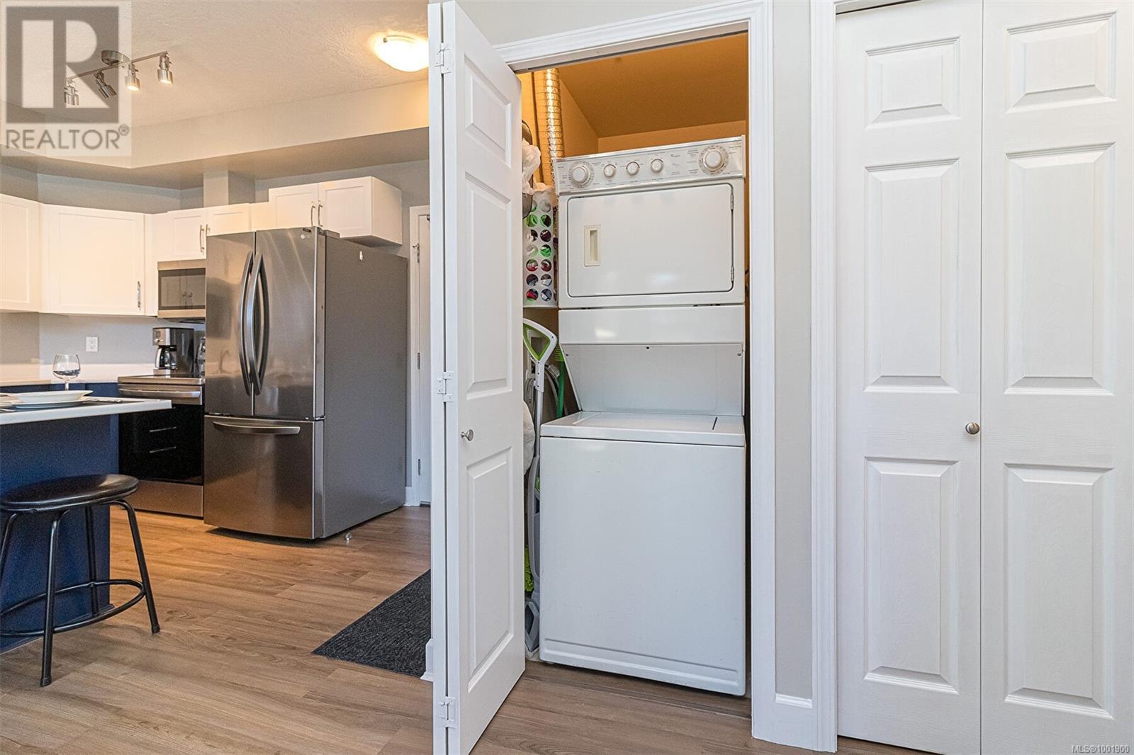 203 1156 Colville Rd, Esquimalt