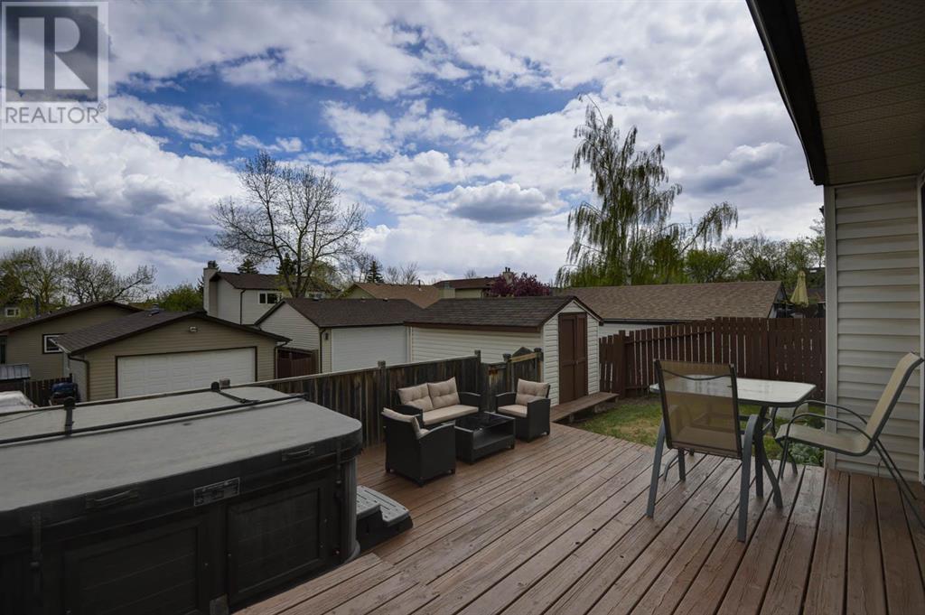 Single Family House Bungalow for Sale in  Bermondsey Way NW Beddington Heights Calgary 