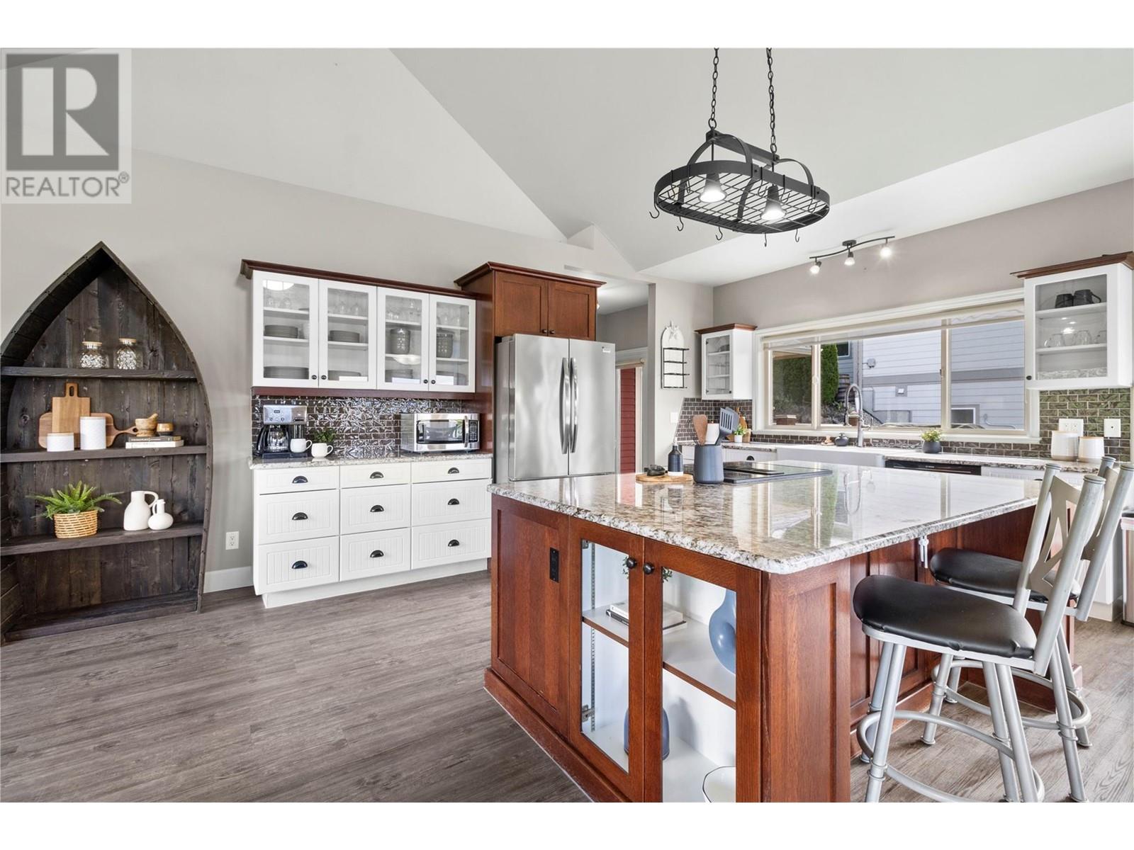 3240 Roncastle Road, Blind Bay