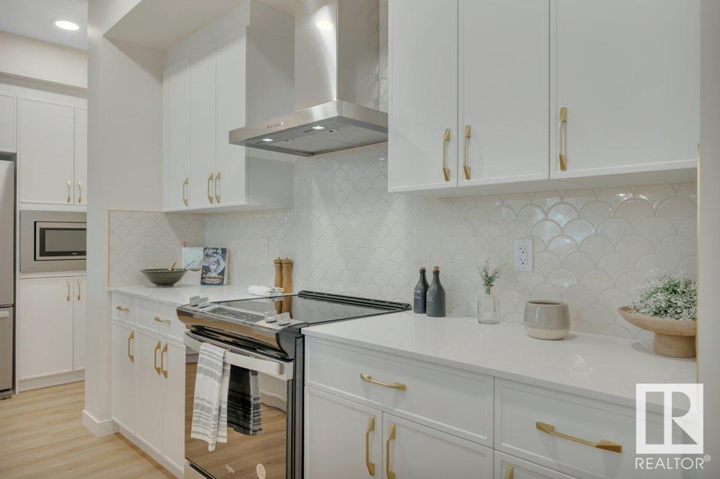 Photo 10 of 17371 100 St Nw, Edmonton AB