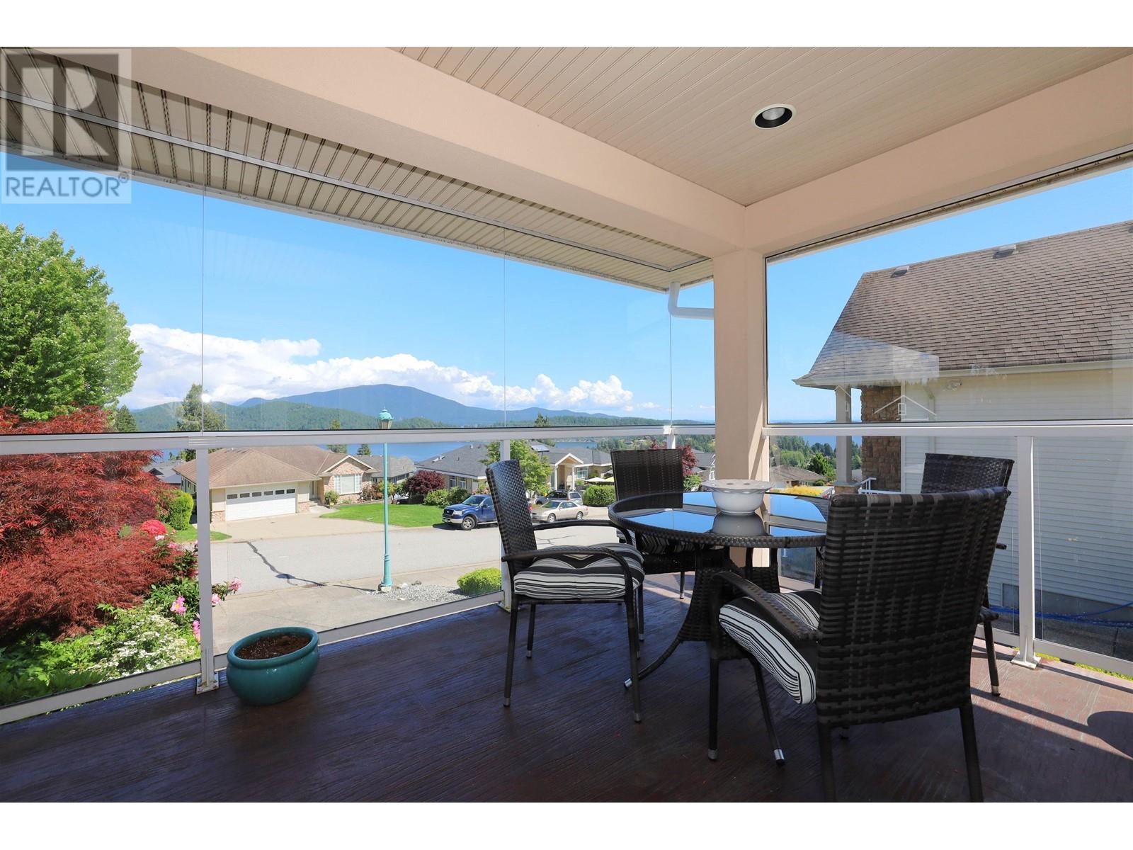 561 SPYGLASS ROAD, Gibsons