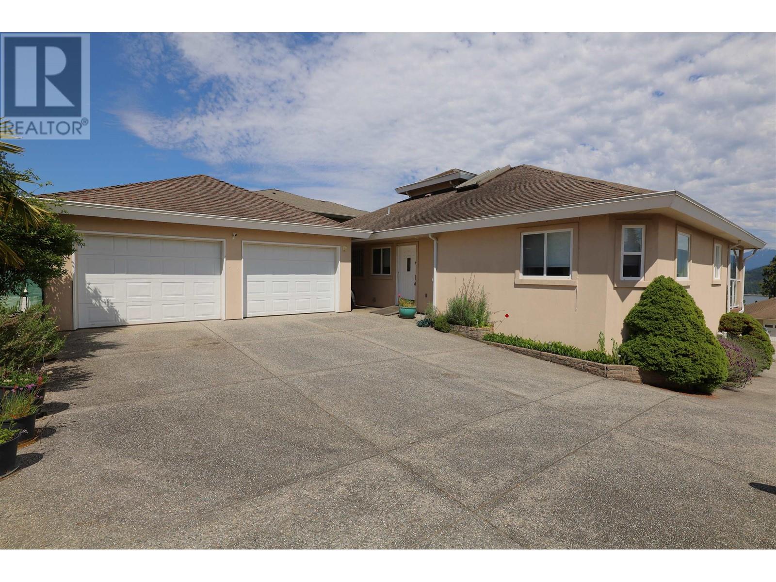 561 SPYGLASS ROAD, Gibsons