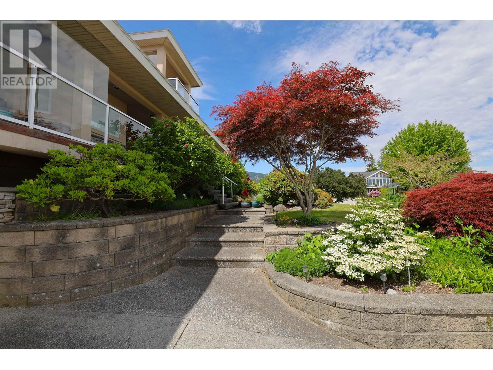 561 SPYGLASS ROAD, Gibsons