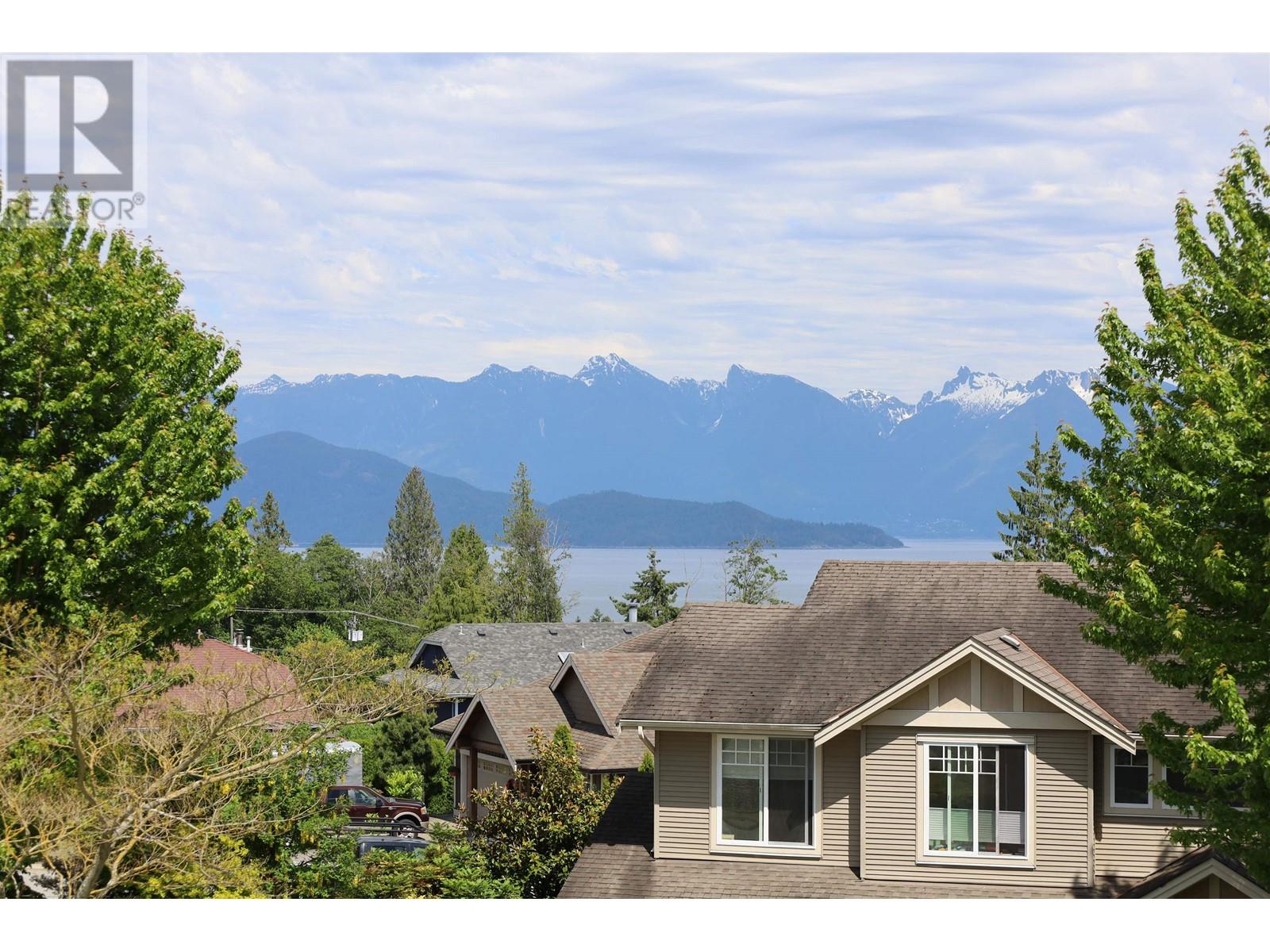 561 SPYGLASS ROAD, Gibsons