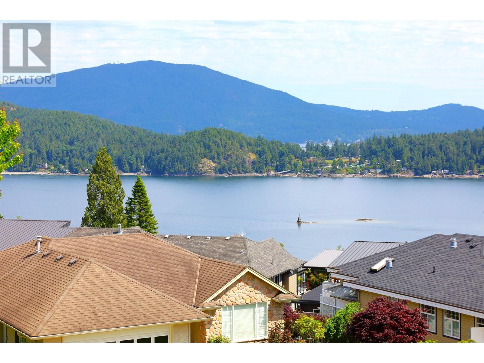 561 SPYGLASS ROAD, Gibsons