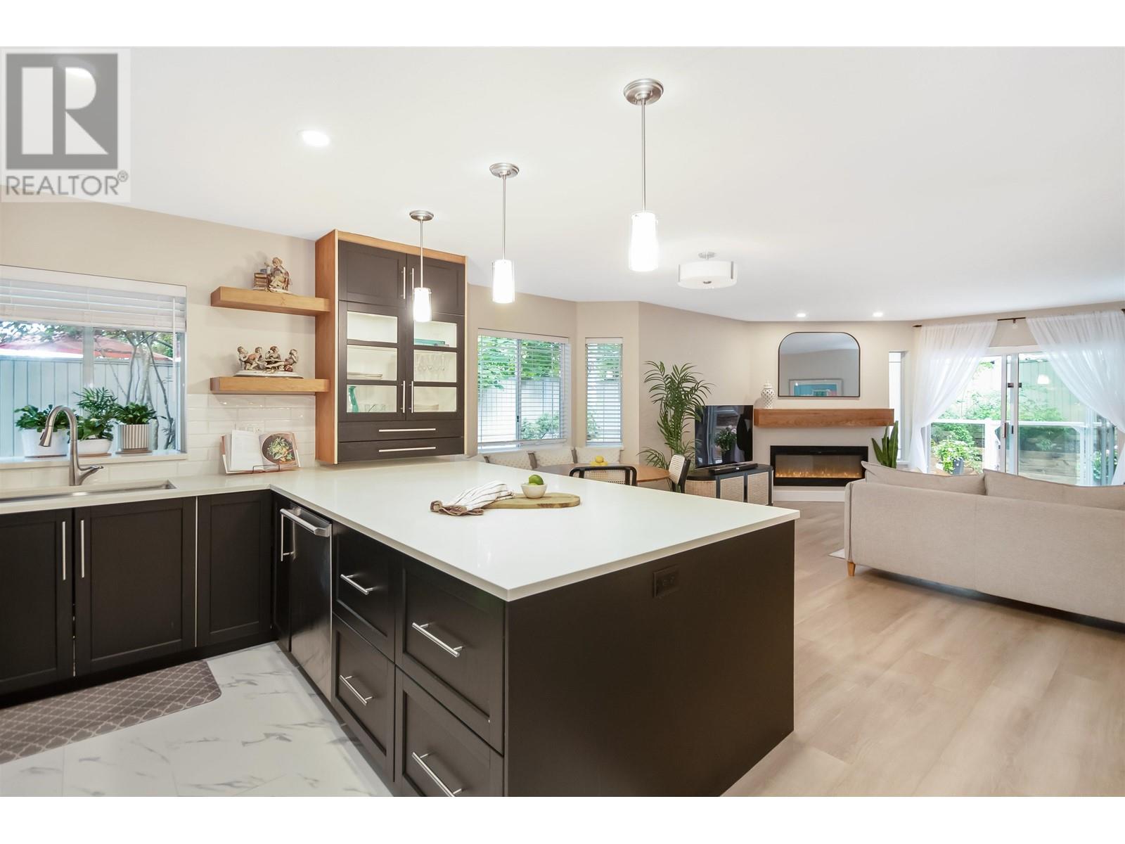 1 11502 BURNETT STREET, Maple Ridge real estate listing for sale