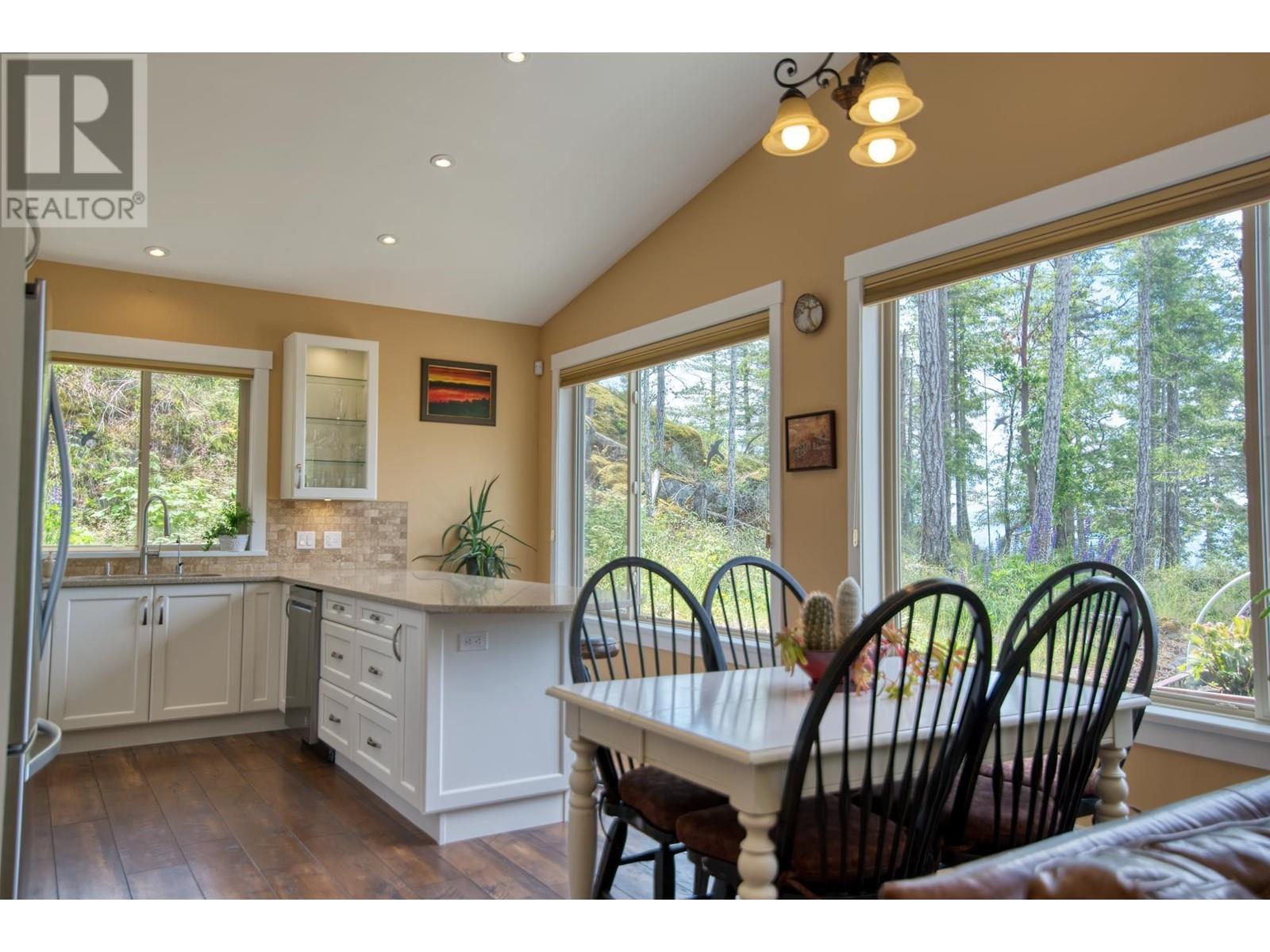 10991- 10993 SUNSHINE COAST HIGHWAY, Halfmoon Bay