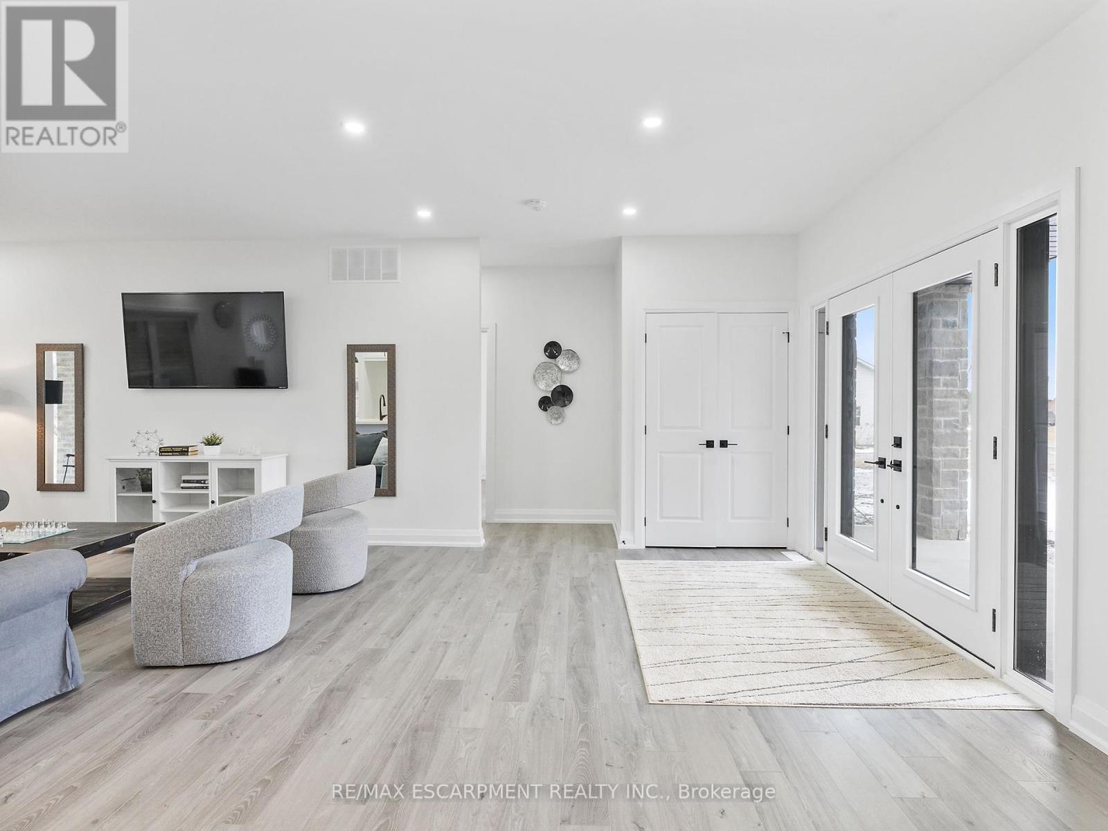 Photo 33 of 804 South Coast Drive, Haldimand ON