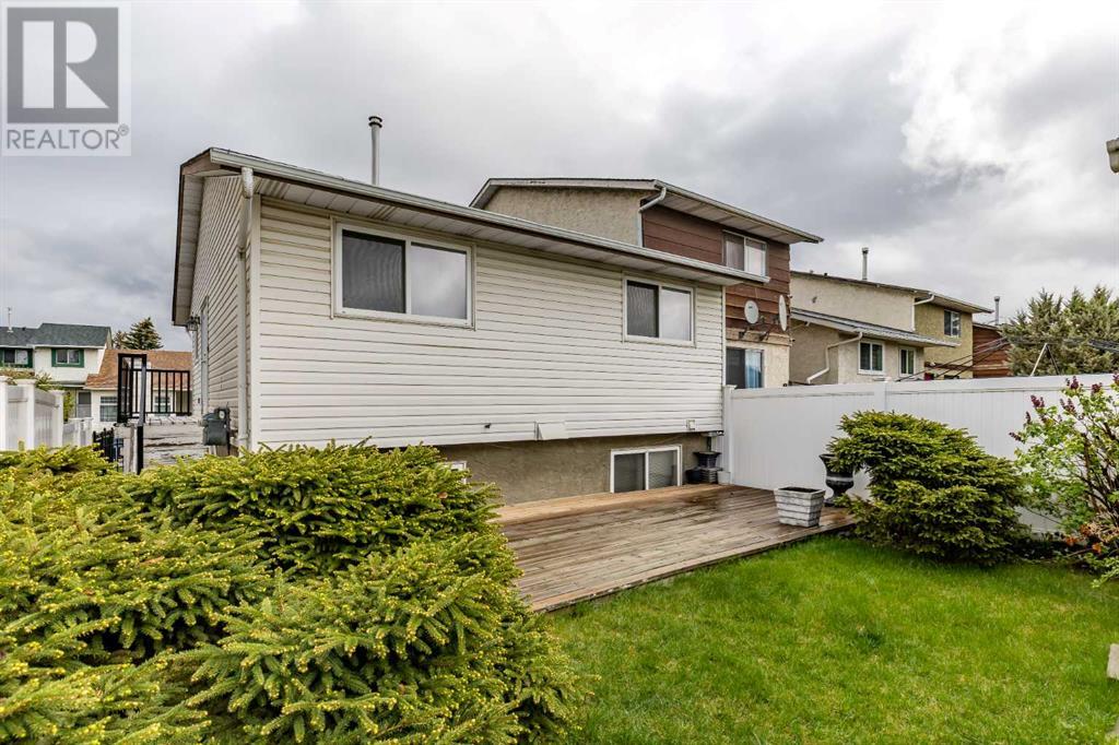Single Family House 3 Level for Sale in  Pinemeadow Road NE Pineridge Calgary 