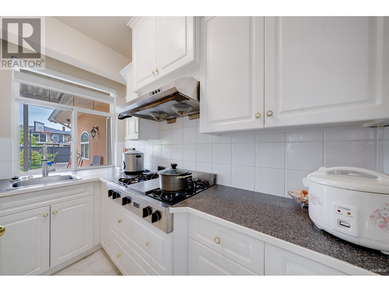 6589 KITCHENER STREET, Burnaby