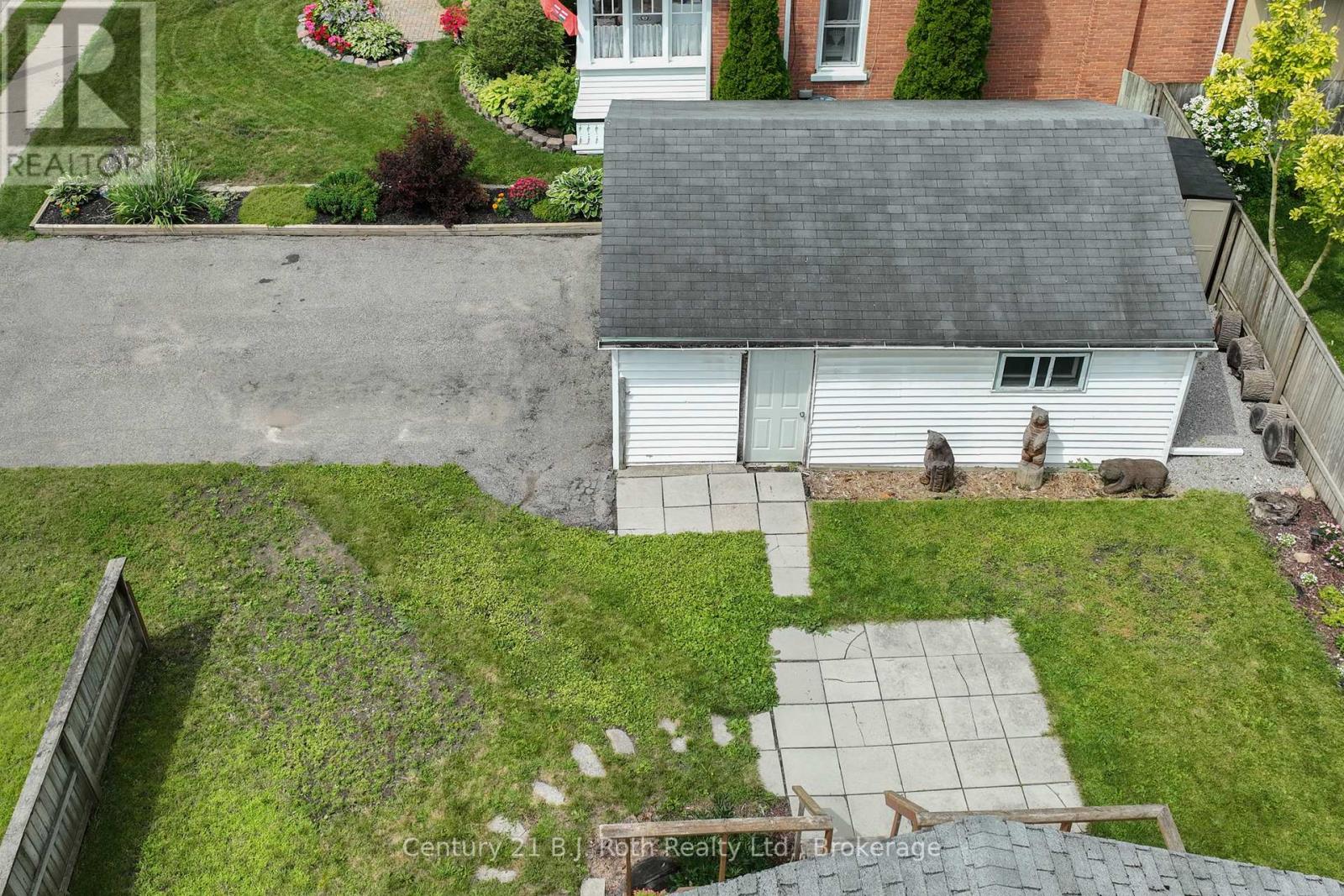 Photo 31 of 33 Sussex Street S, Kawartha Lakes ON