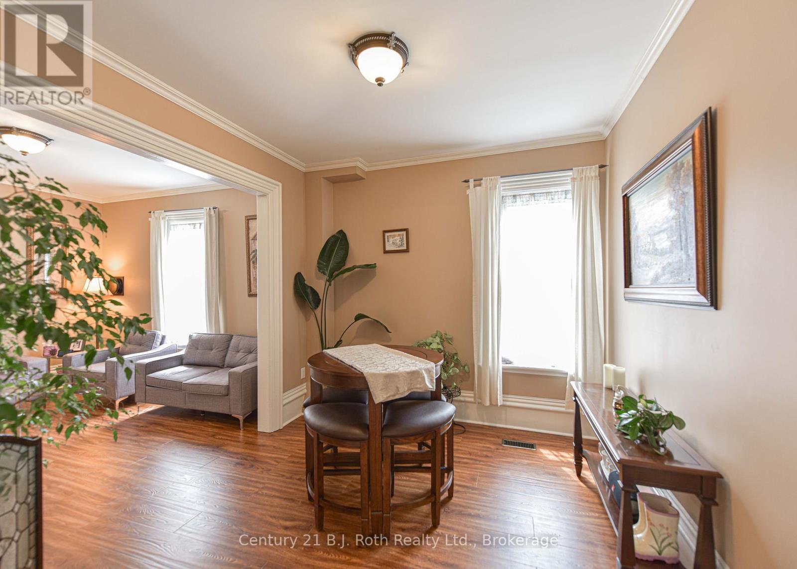Photo 9 of 33 Sussex Street S, Kawartha Lakes ON