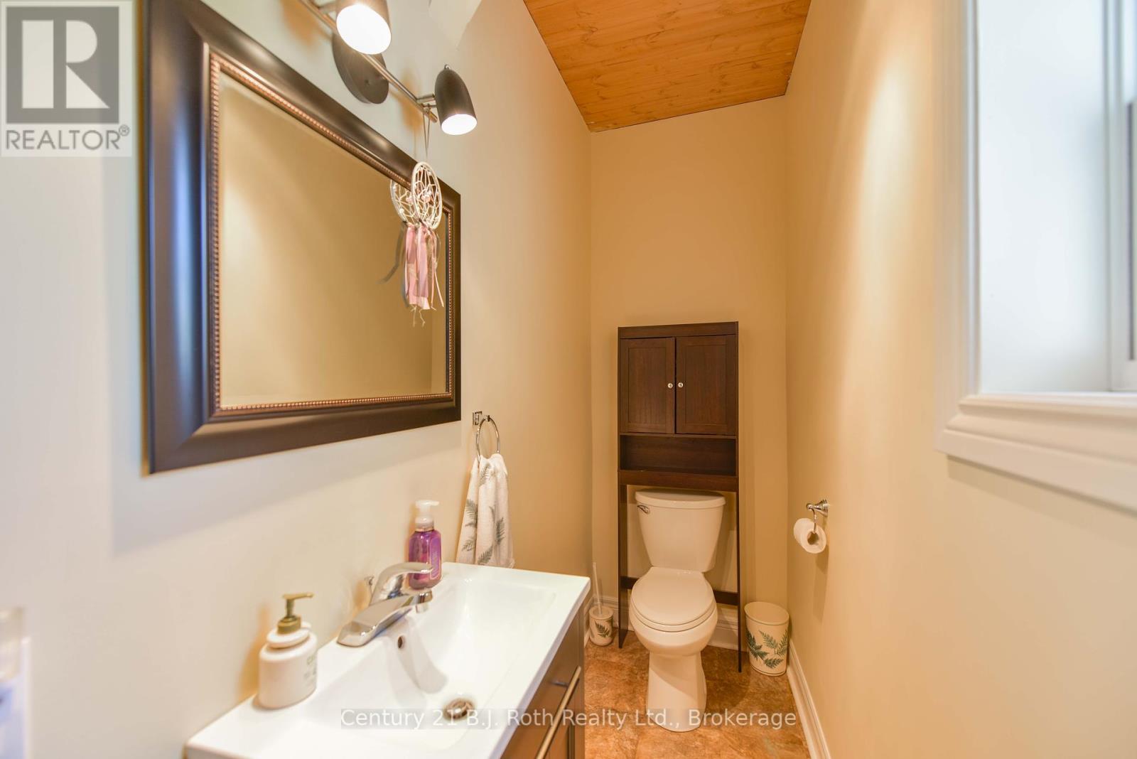 Photo 24 of 33 Sussex Street S, Kawartha Lakes ON