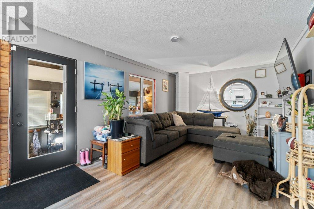  1209 Martinson Avenue, Sicamous