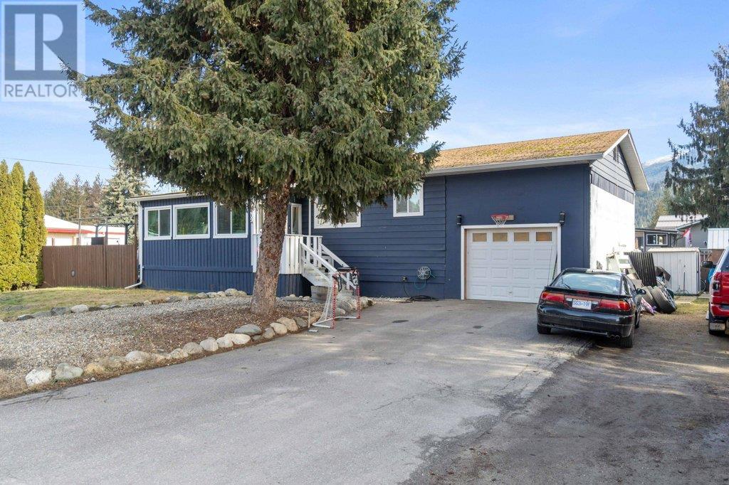  1209 Martinson Avenue, Sicamous
