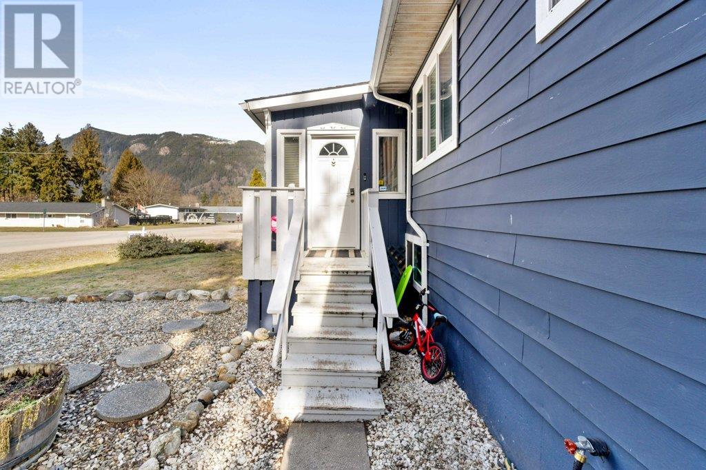  1209 Martinson Avenue, Sicamous