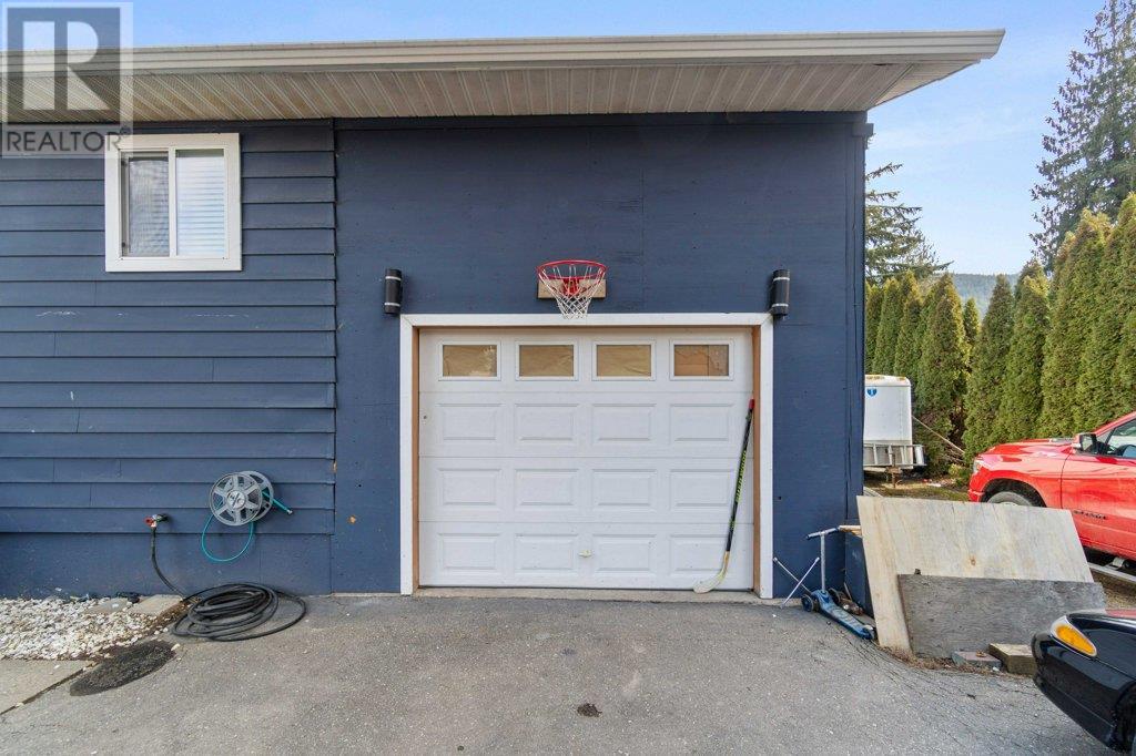  1209 Martinson Avenue, Sicamous