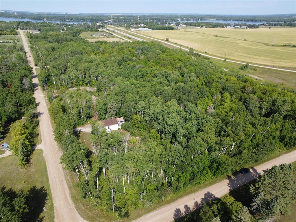 Photo 6 of 55 Whitecrest Road, Lac Du Bonnet MB