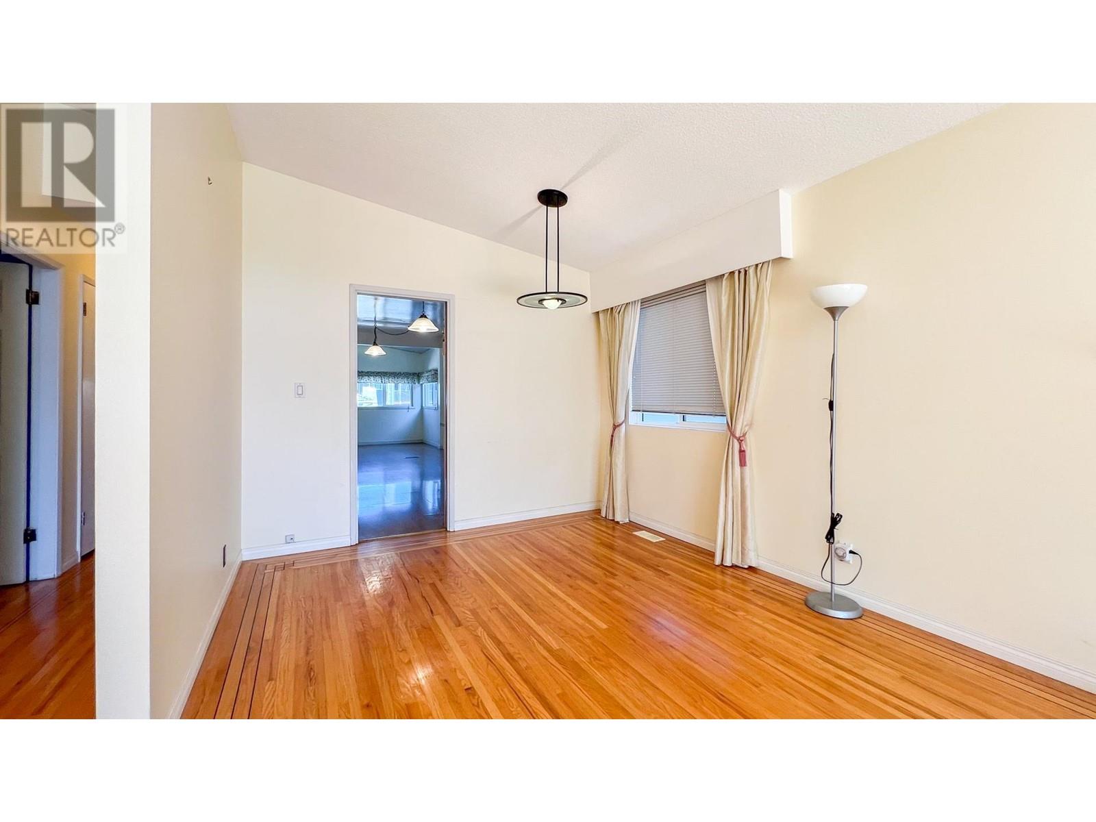 Photo 4 of 4207 Union Street, Burnaby BC
