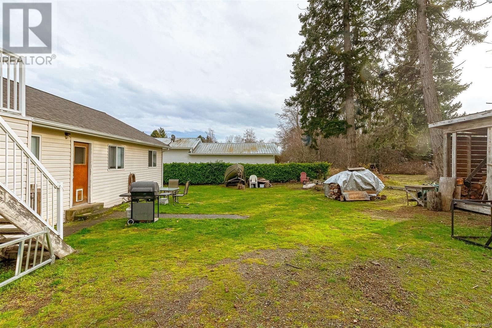 Photo 21 of 5580 Island Hwy W, Qualicum Beach BC