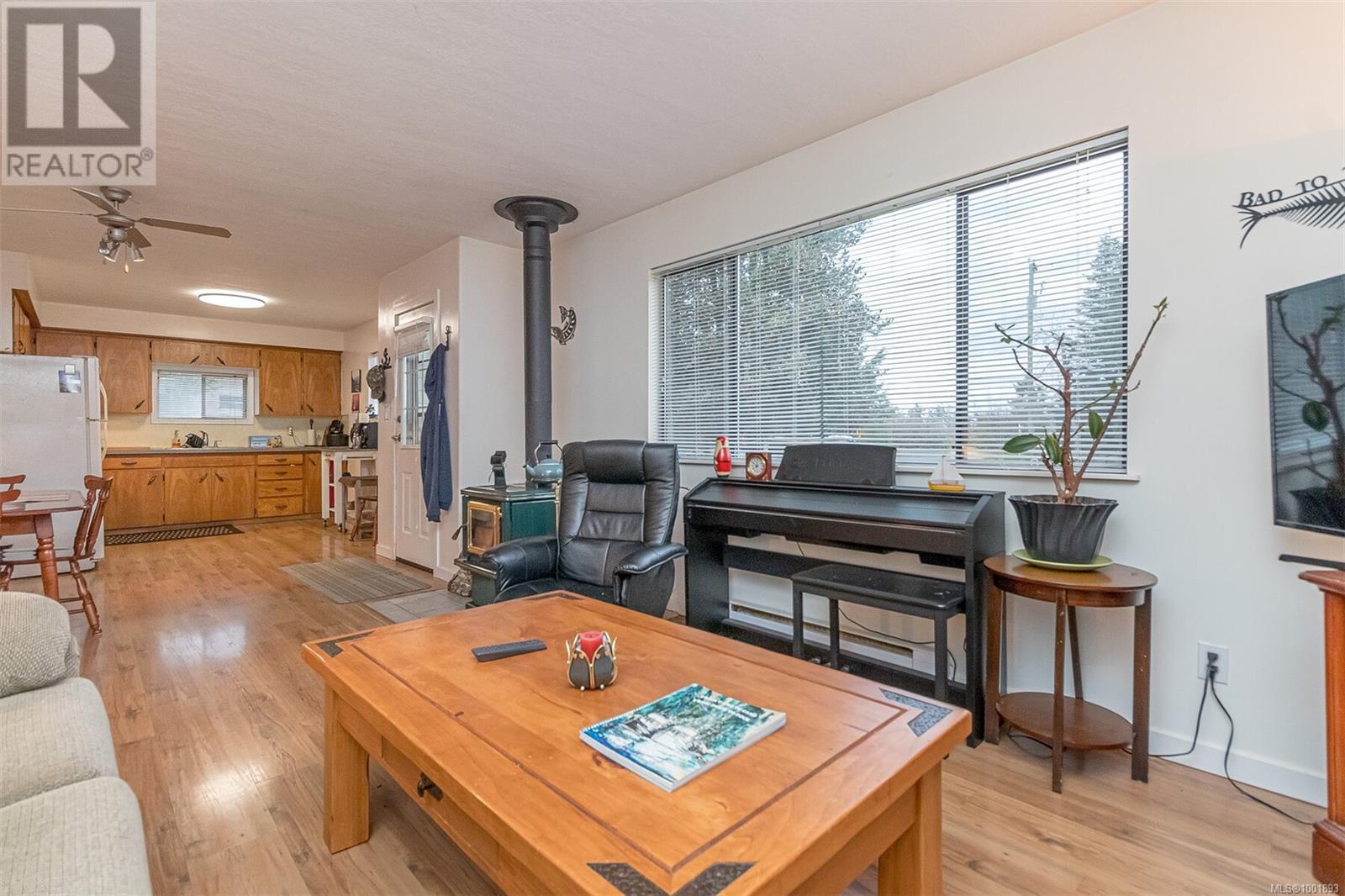 Photo 8 of 5580 Island Hwy W, Qualicum Beach BC