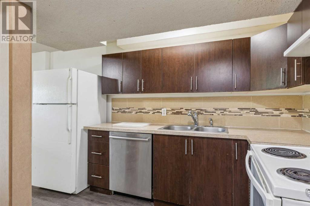 Single Family House Bi-level for Sale in  Berwick Road NW Beddington Heights Calgary 