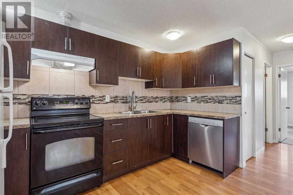 Single Family House Bi-level for Sale in  Berwick Road NW Beddington Heights Calgary 