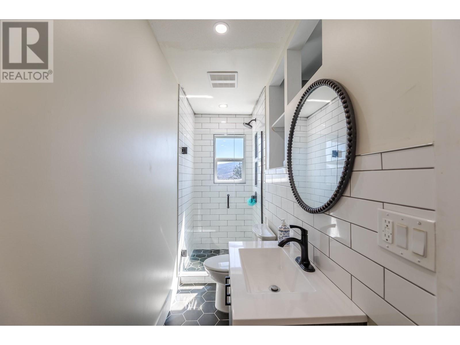  6471 Vernon Avenue, Peachland