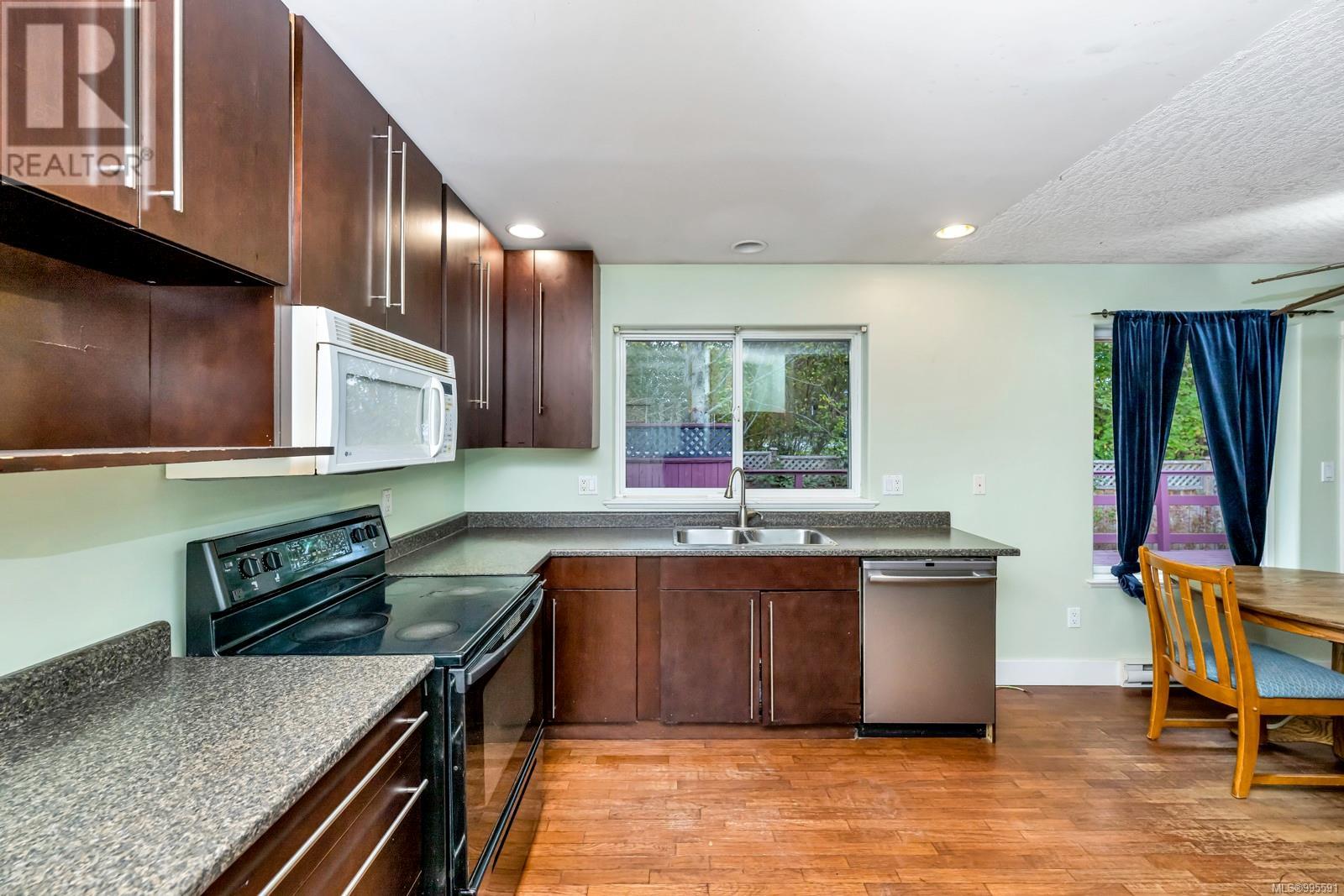 2273 Pond Pl, Sooke