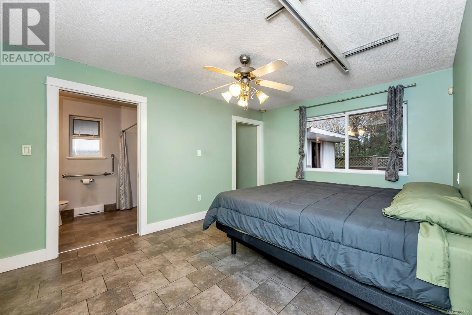 2273 Pond Pl, Sooke