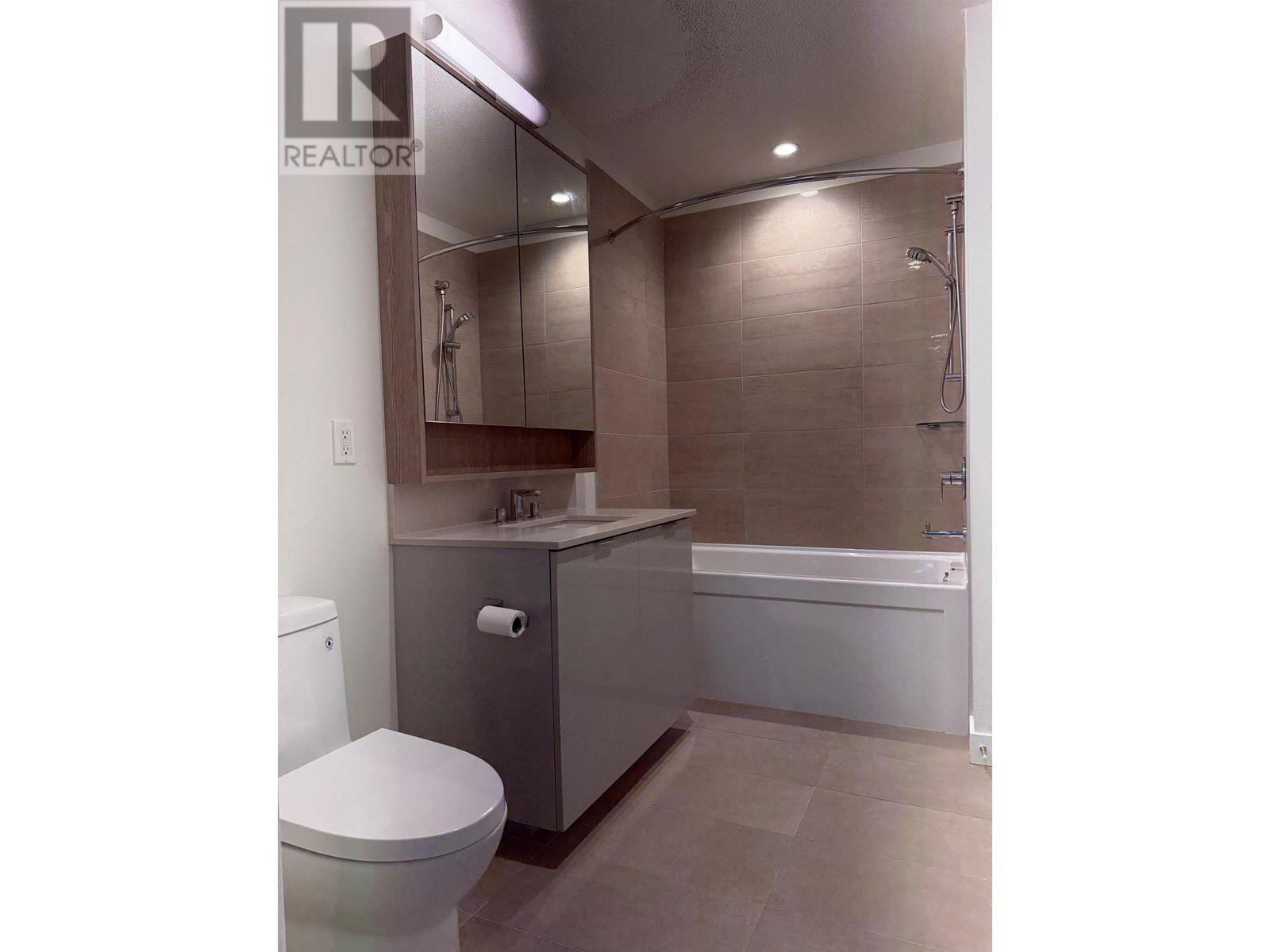 202 108 E 8TH STREET, North Vancouver real estate listing R2972364