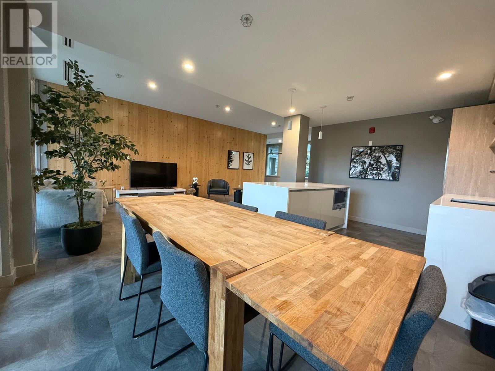 202 108 E 8TH STREET, North Vancouver real estate listing R2972364