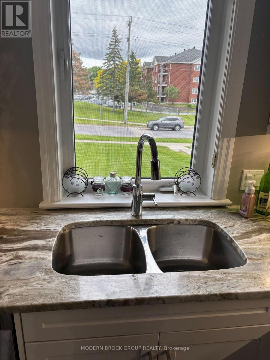 Photo 35 of 103 1109 Millwood Avenue, Brockville ON