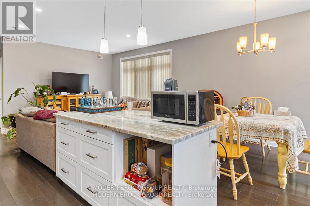 Photo 21 of 103 1109 Millwood Avenue, Brockville ON