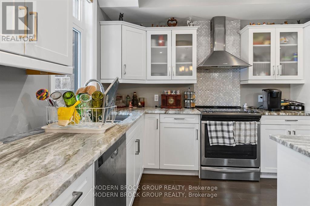 Photo 17 of 103 1109 Millwood Avenue, Brockville ON